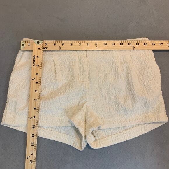 H&M Cream Ivory Textured Pleated Shorts 8 M Medium - Picture 3 of 7